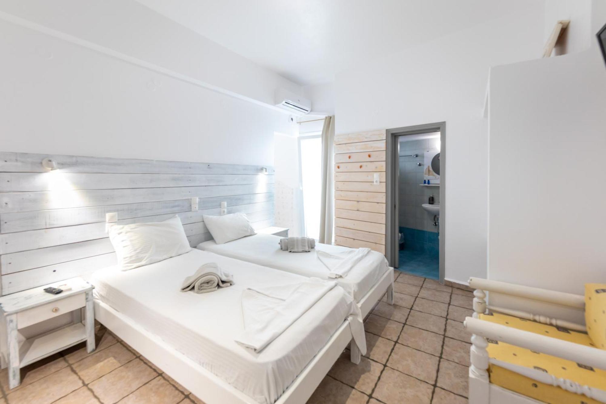 Madaky Hotel Náousa Eksteriør billede