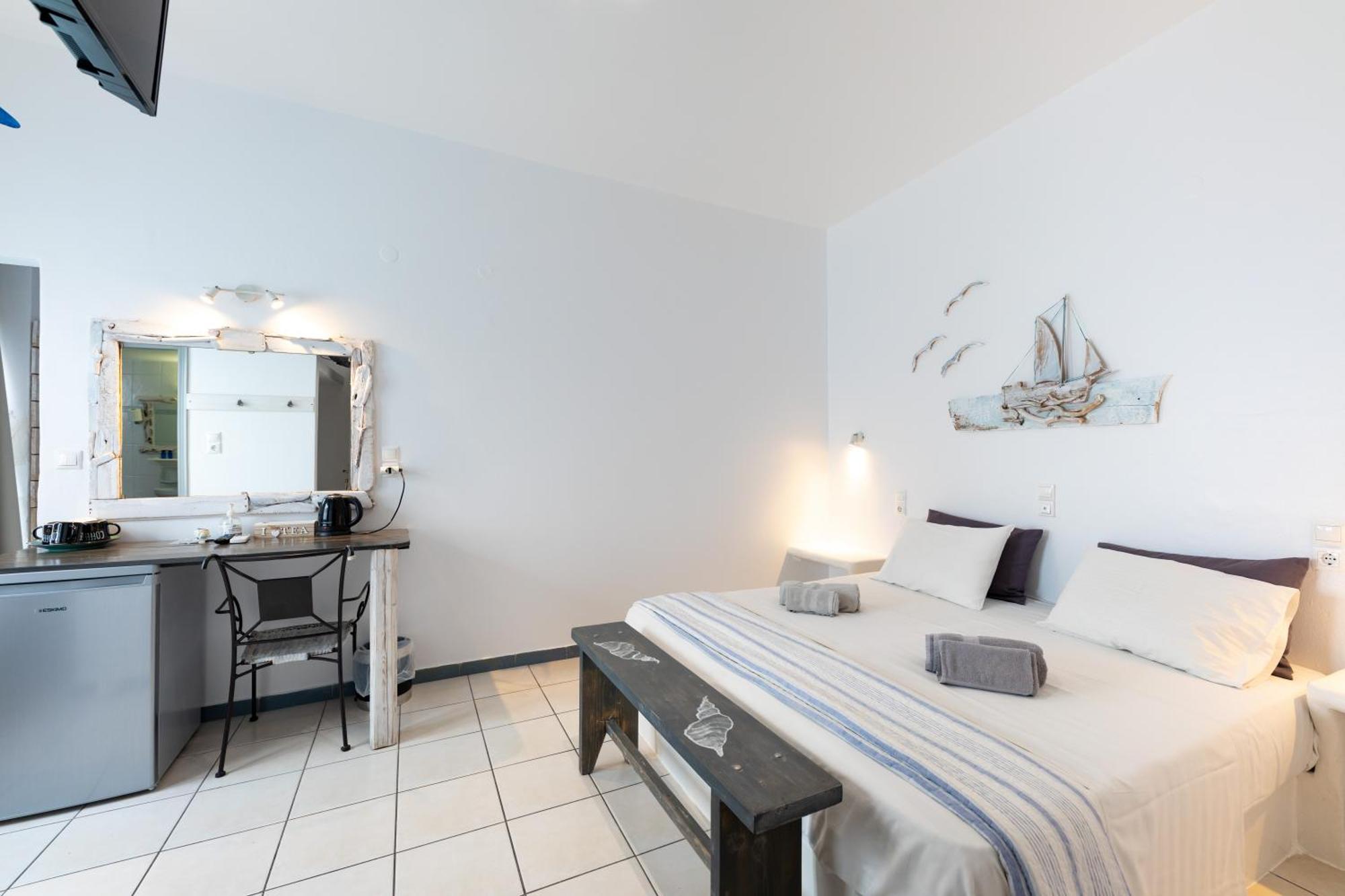 Madaky Hotel Náousa Eksteriør billede