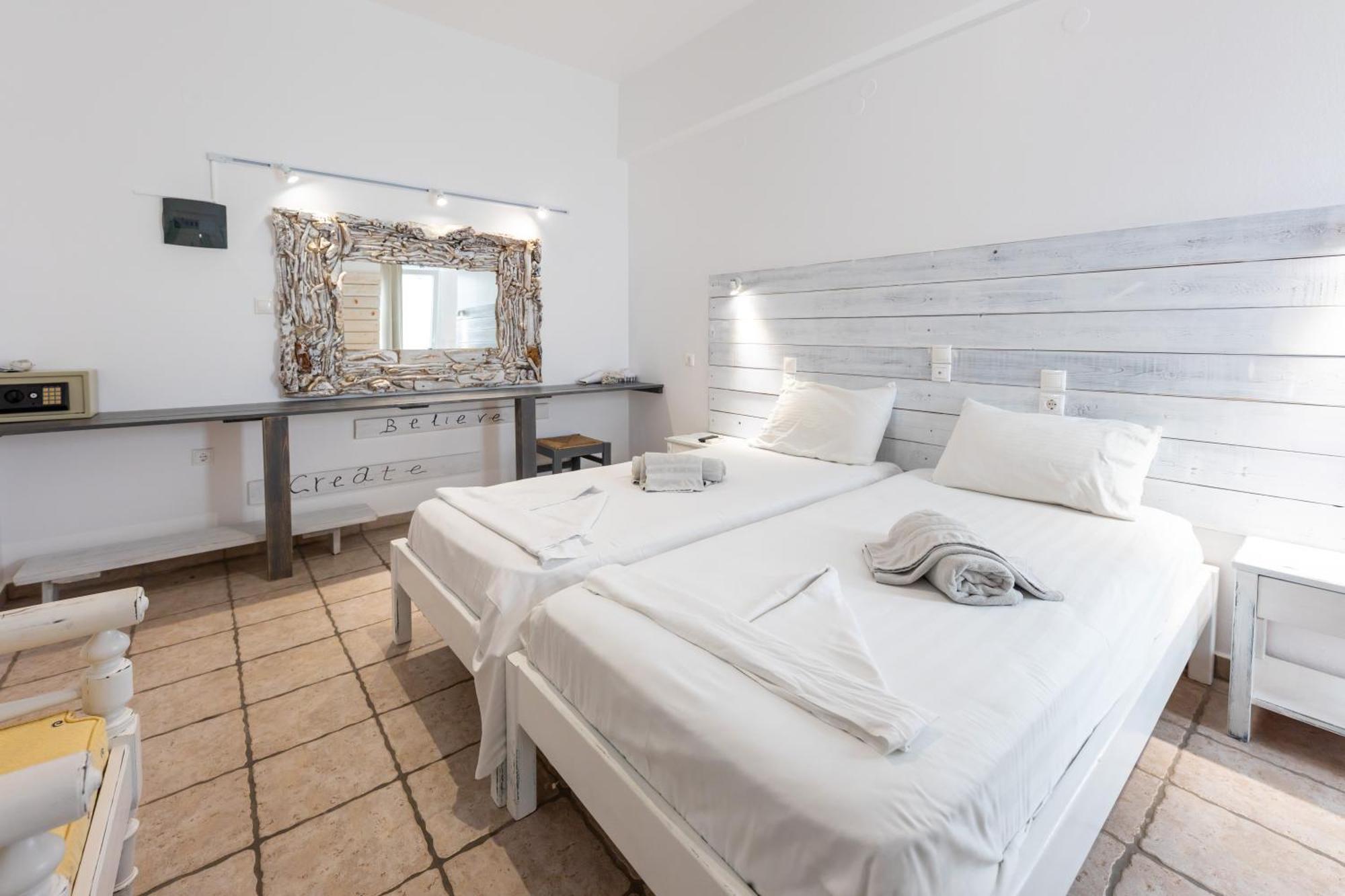 Madaky Hotel Náousa Eksteriør billede