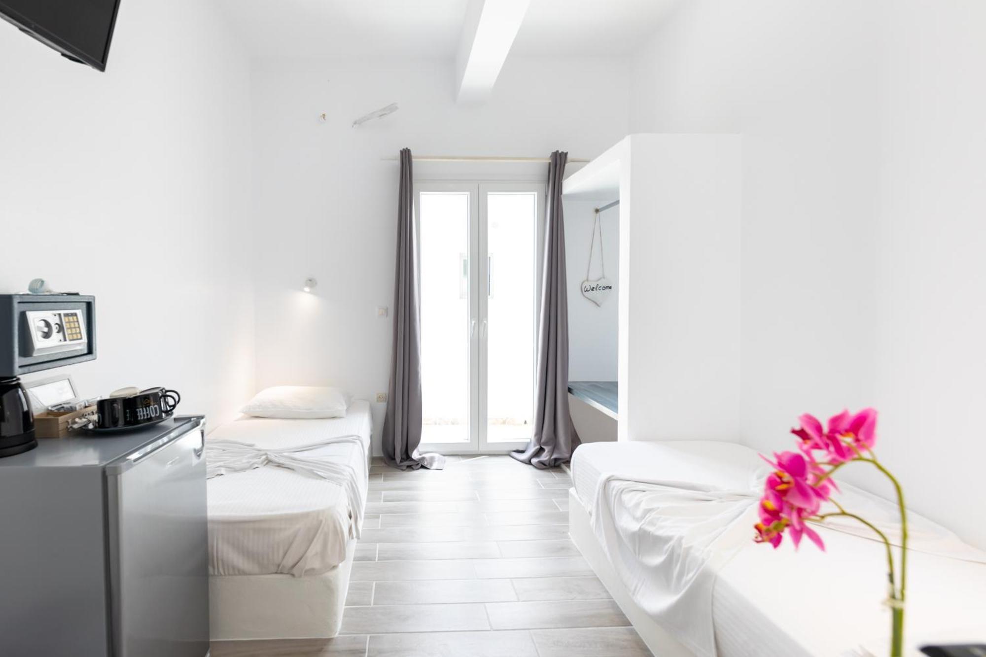Madaky Hotel Náousa Eksteriør billede