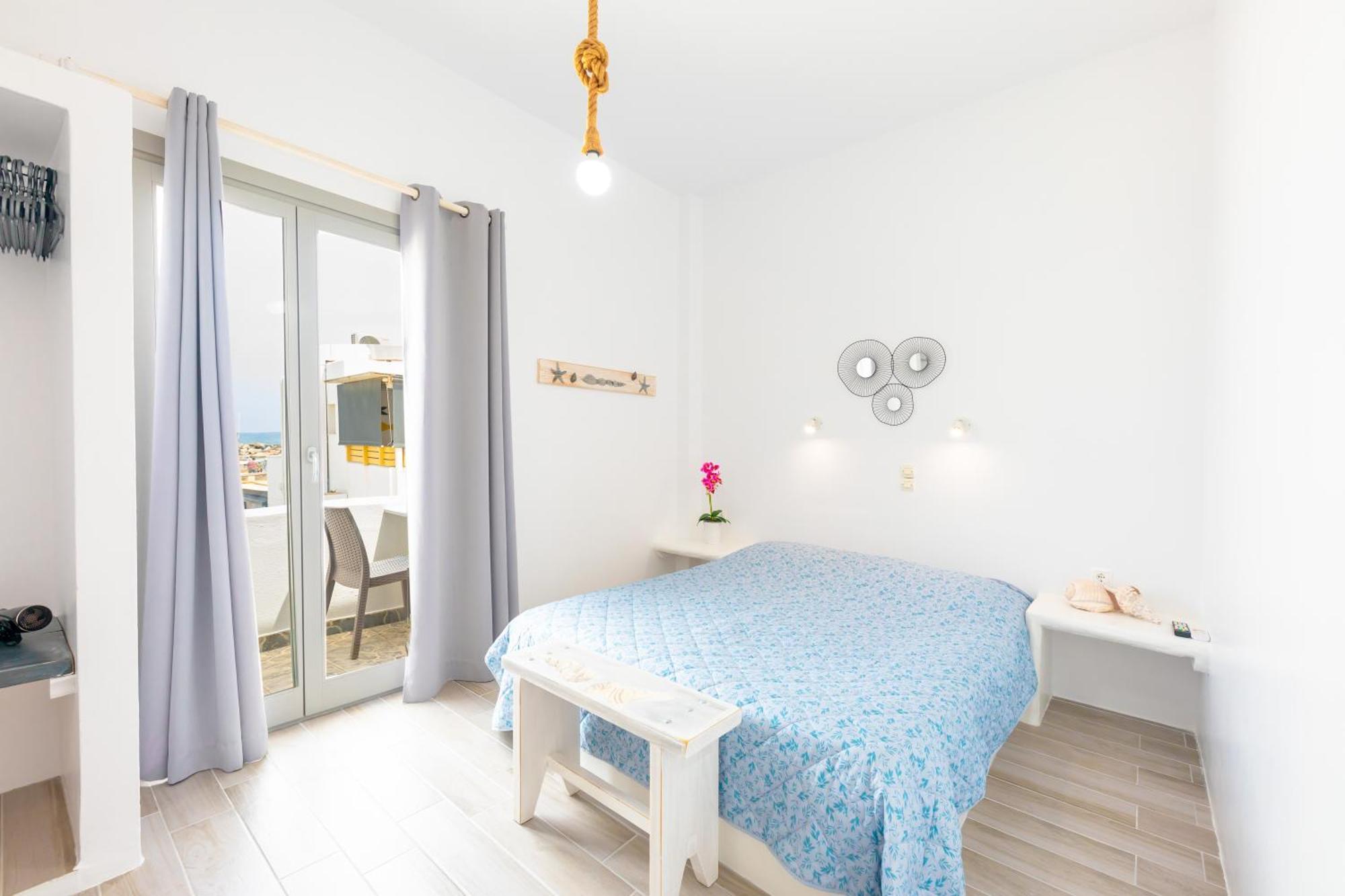 Madaky Hotel Náousa Eksteriør billede