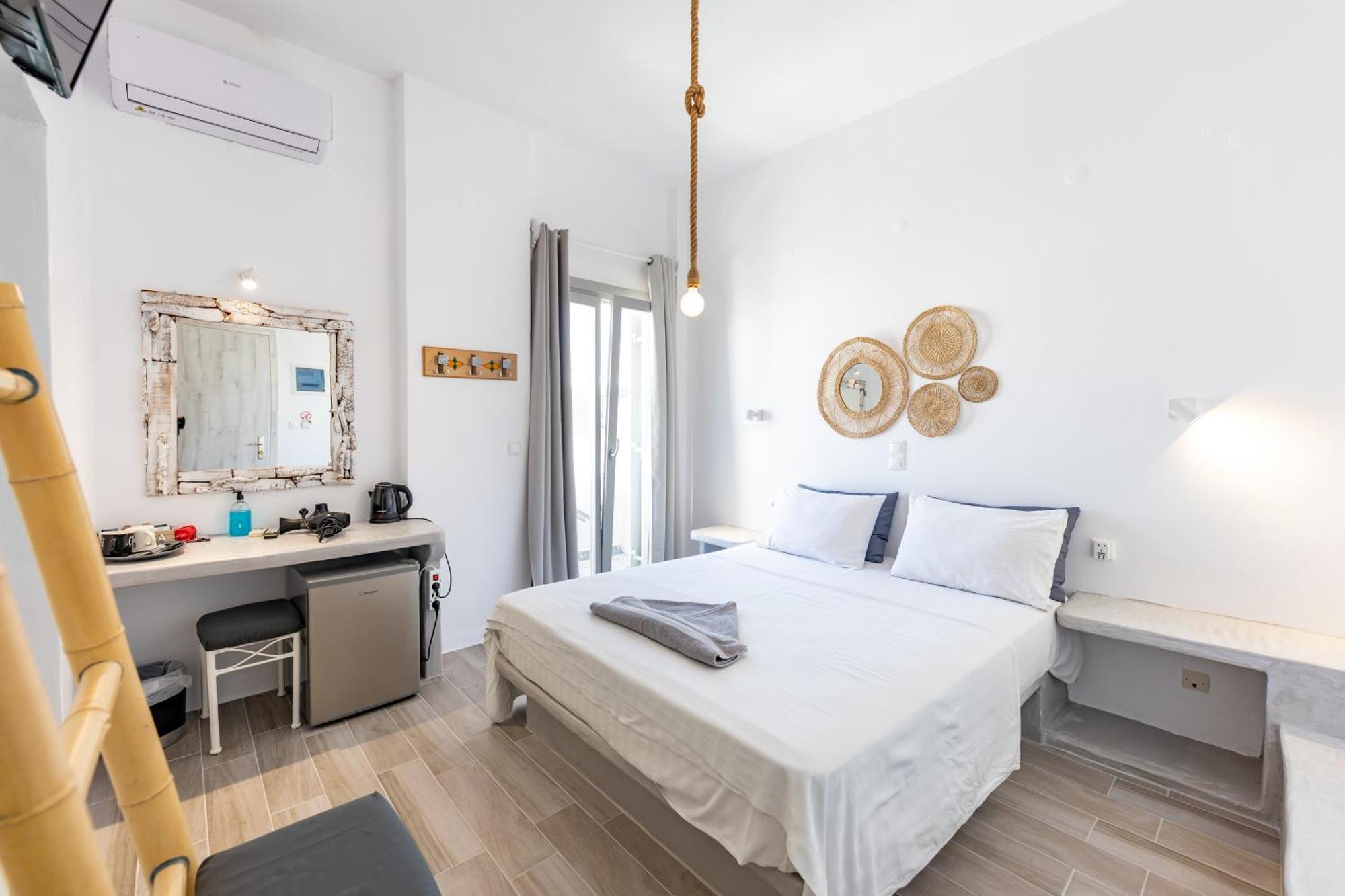 Madaky Hotel Náousa Eksteriør billede