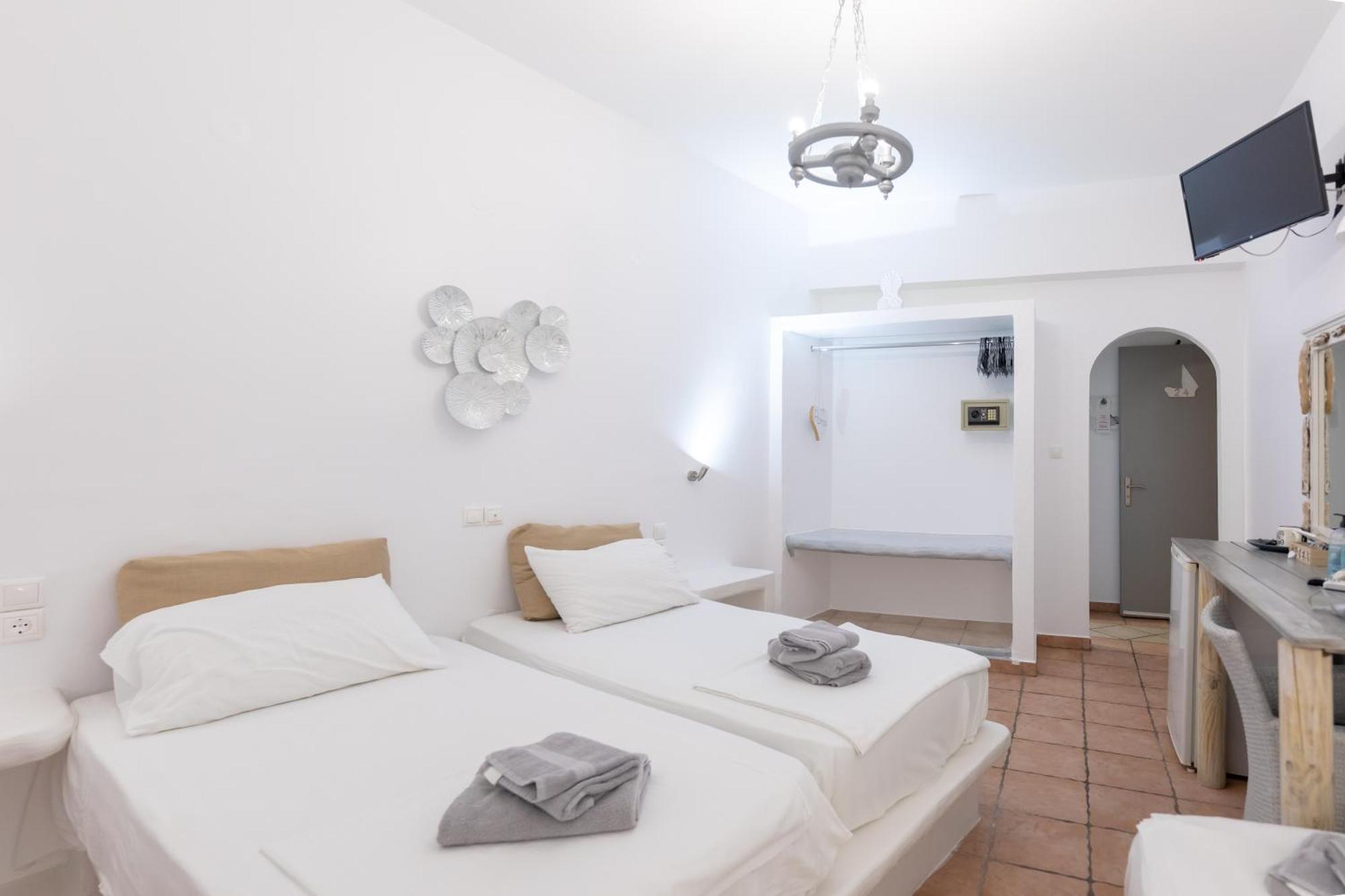 Madaky Hotel Náousa Eksteriør billede