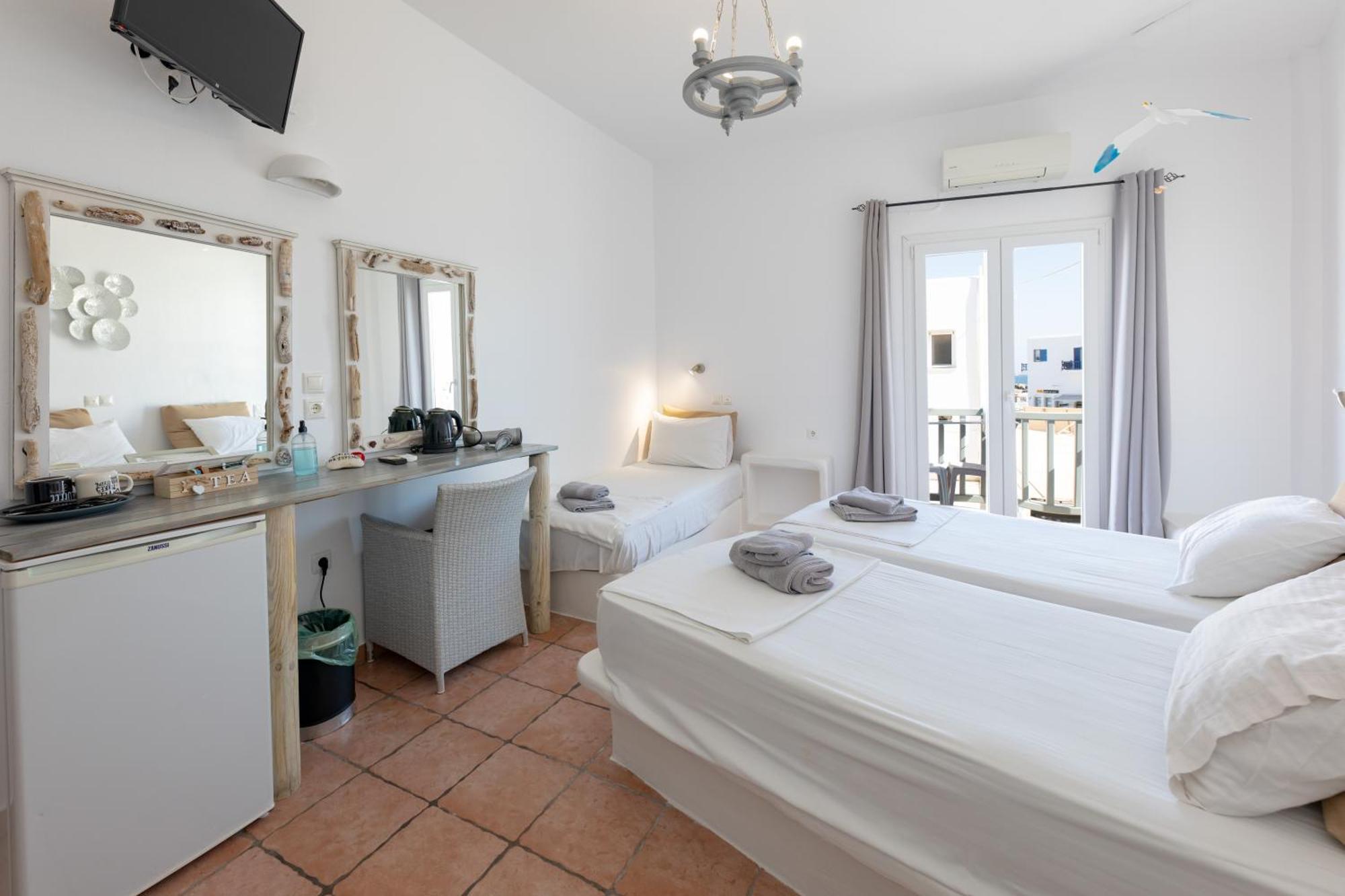Madaky Hotel Náousa Eksteriør billede