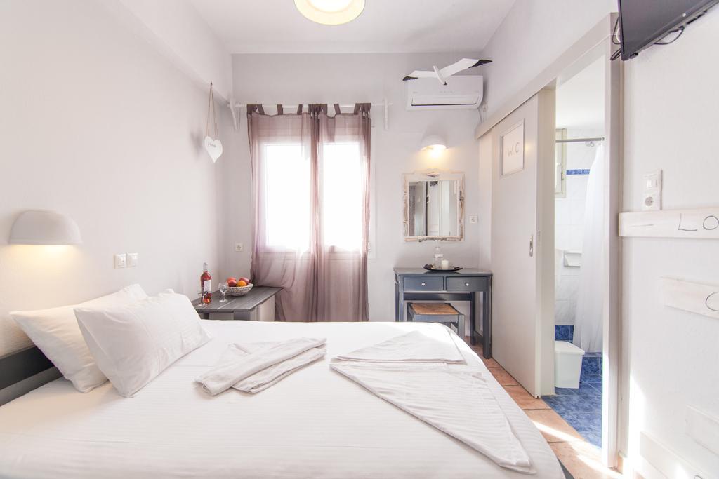 Madaky Hotel Náousa Eksteriør billede