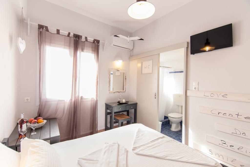 Madaky Hotel Náousa Eksteriør billede