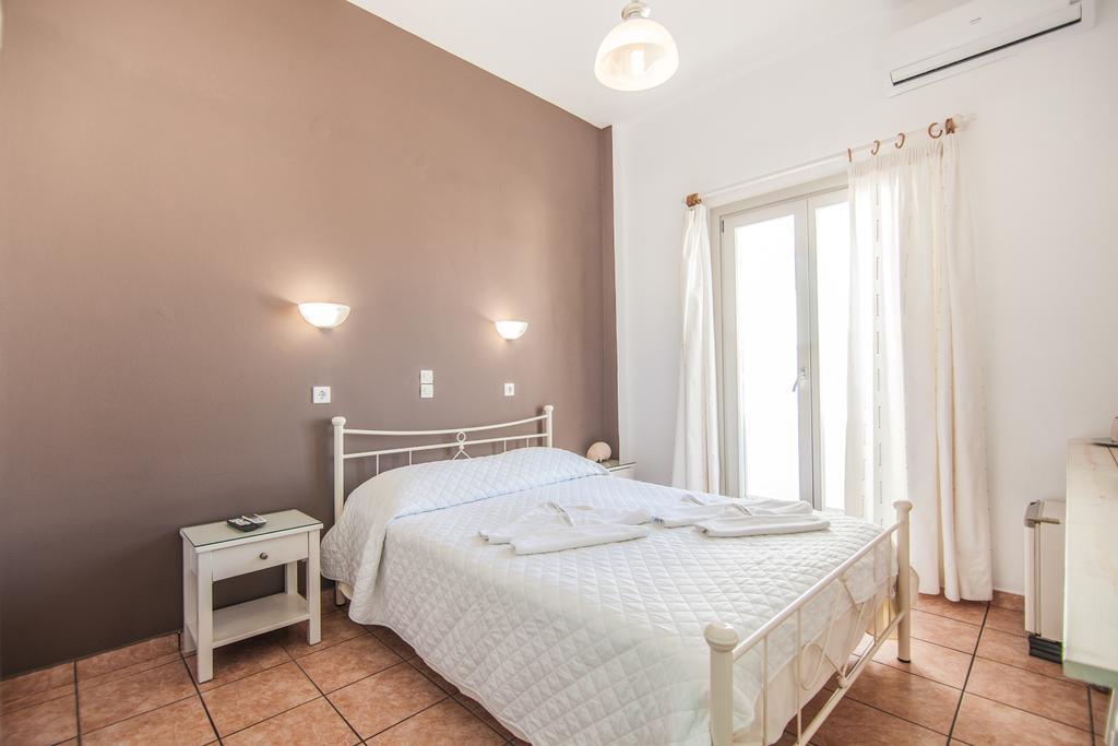 Madaky Hotel Náousa Eksteriør billede